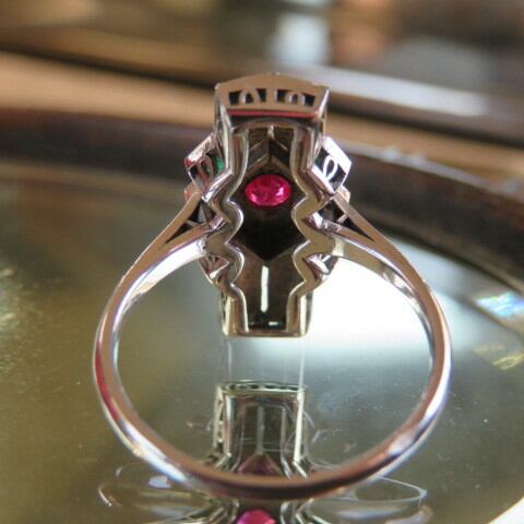 アンティーク　和デコスタイル　サンプラチナに合成ルビーと碧石の彫金リング