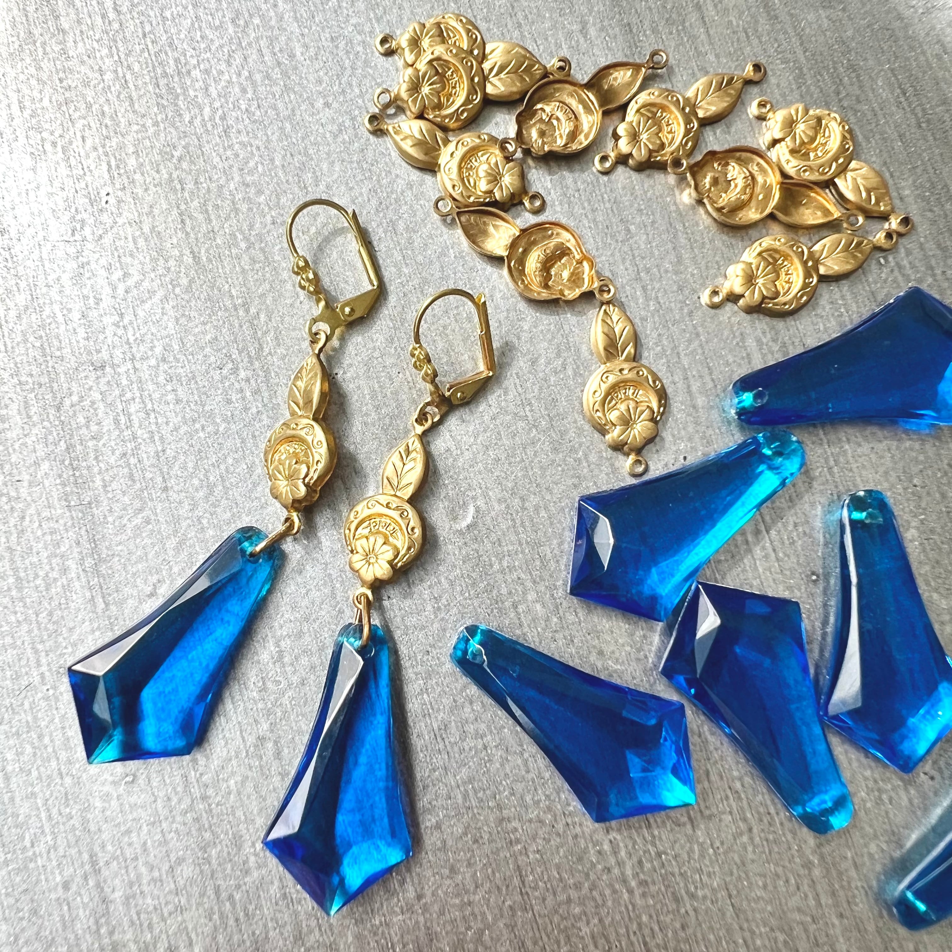 アンティークボタン　カメオ　リボンコネクター　ピアス　イヤリング アンティークボタン カメオ リボンコネクター ピアス イヤリング USA製