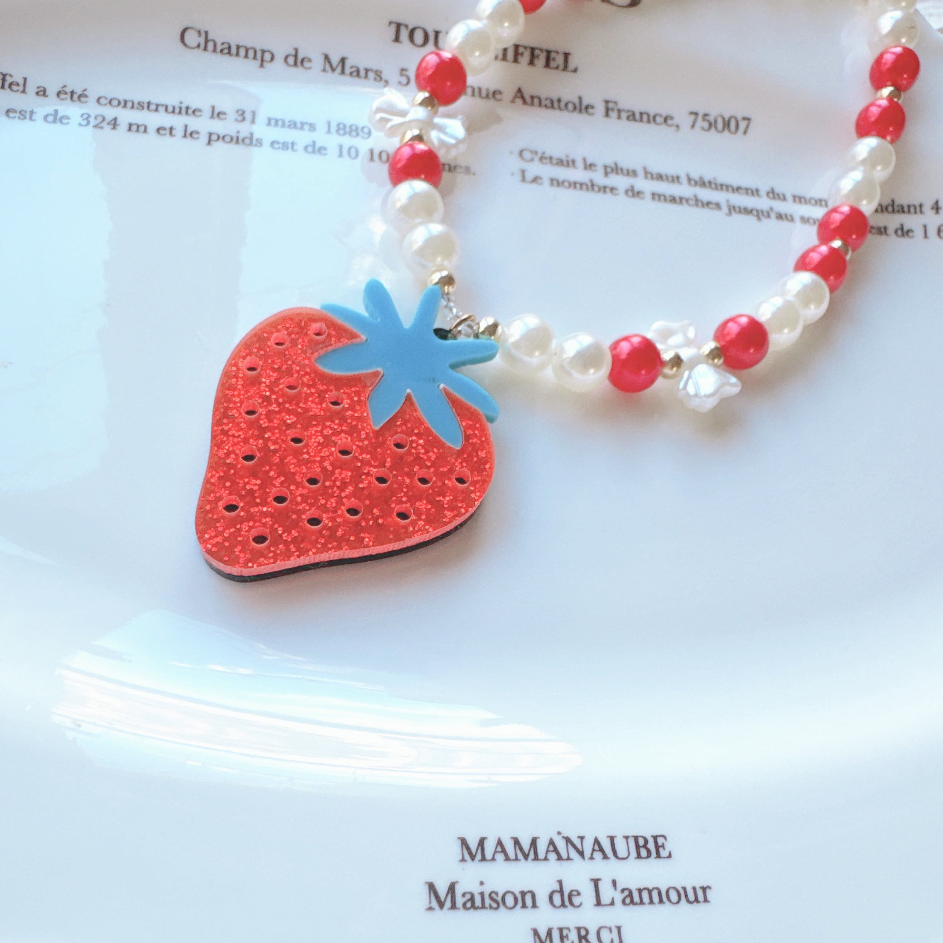 大きないちごネックレス