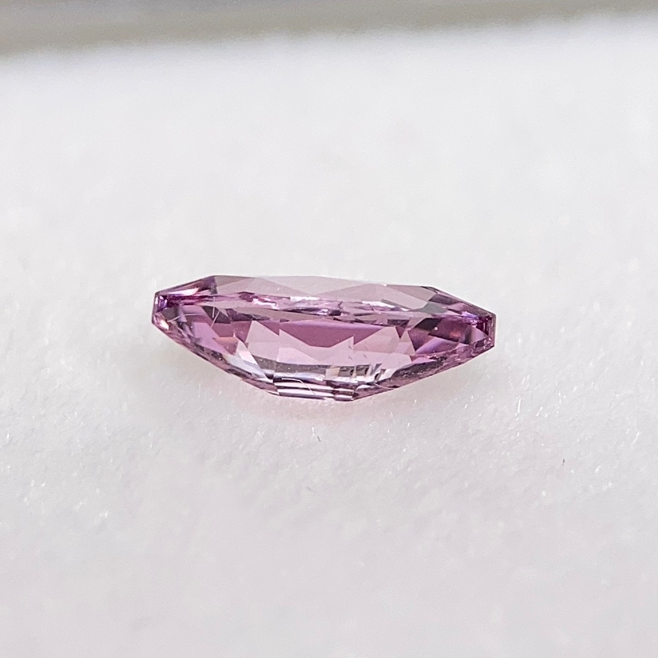 スピネル マーキスカット ルース 0.40ct ピンク系 約7mm×3.5mm r-0657