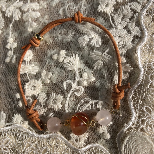 ウィングハート&アーメンクロスのピアス