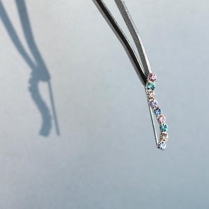 パステルレインボーのイヤーカフ