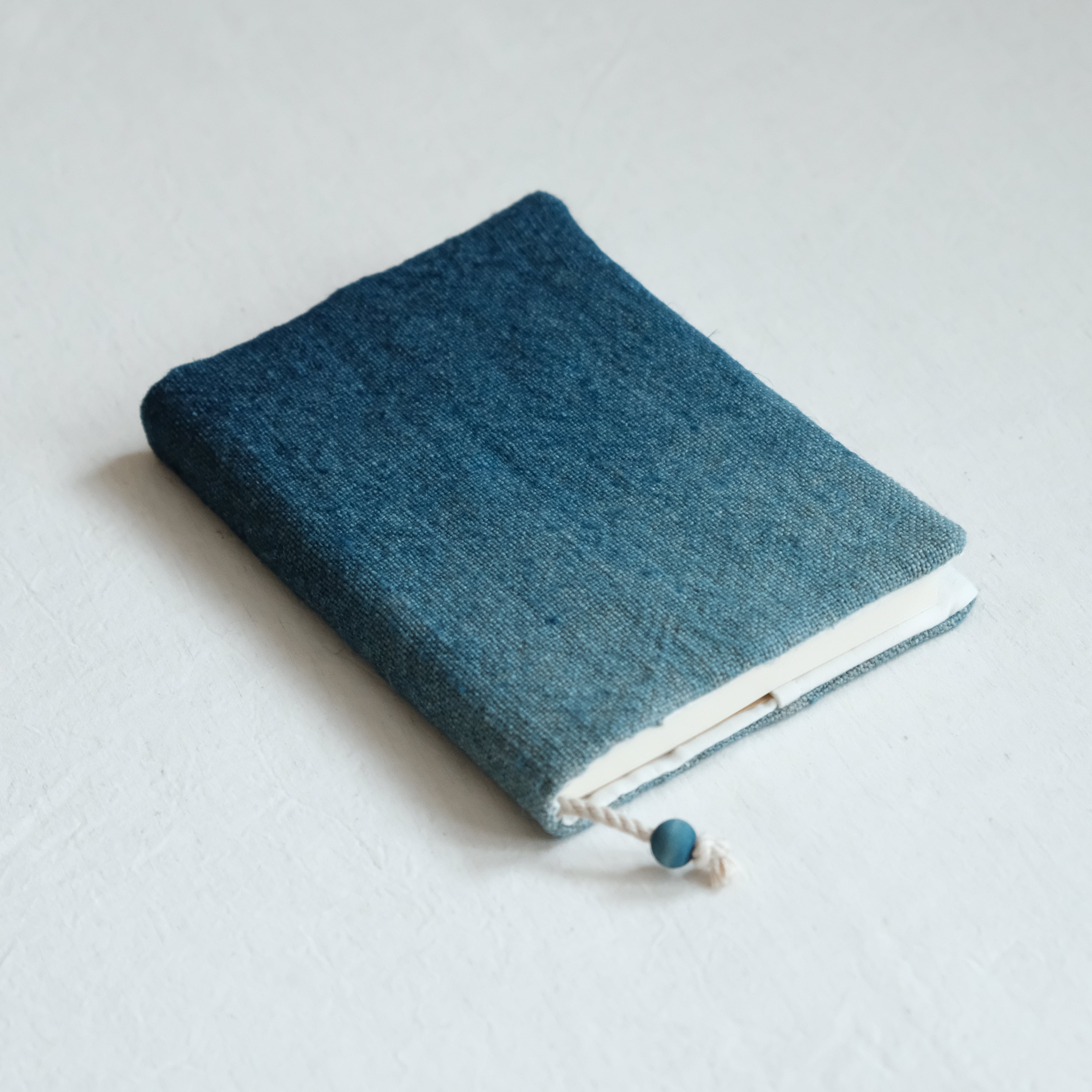 藍染めリネンのブックカバー 〈 海 〉 | とてちて