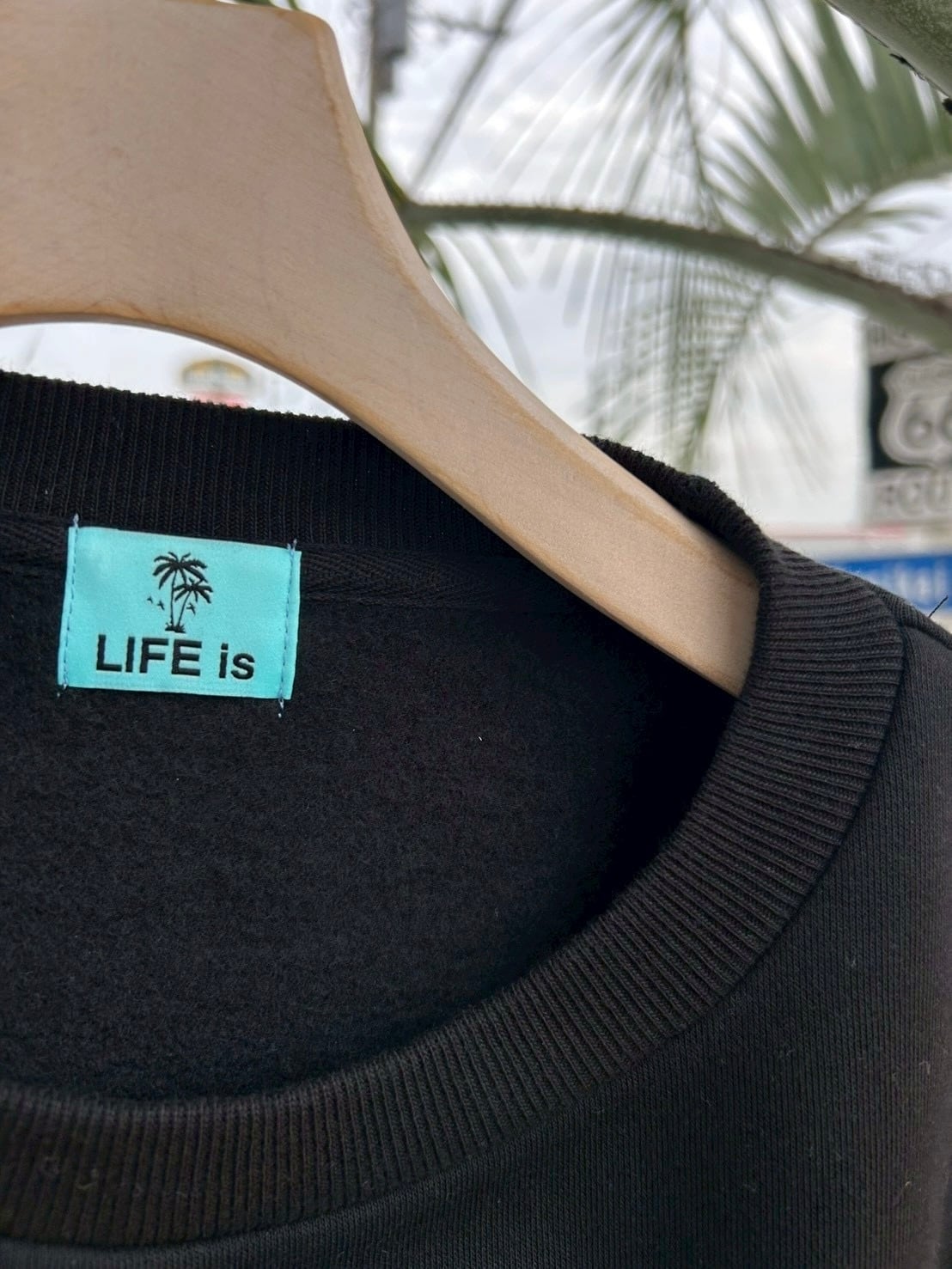 LIFEisLIFE 裏起毛刺繍クルースウェット ￥8,990(￥9,889)