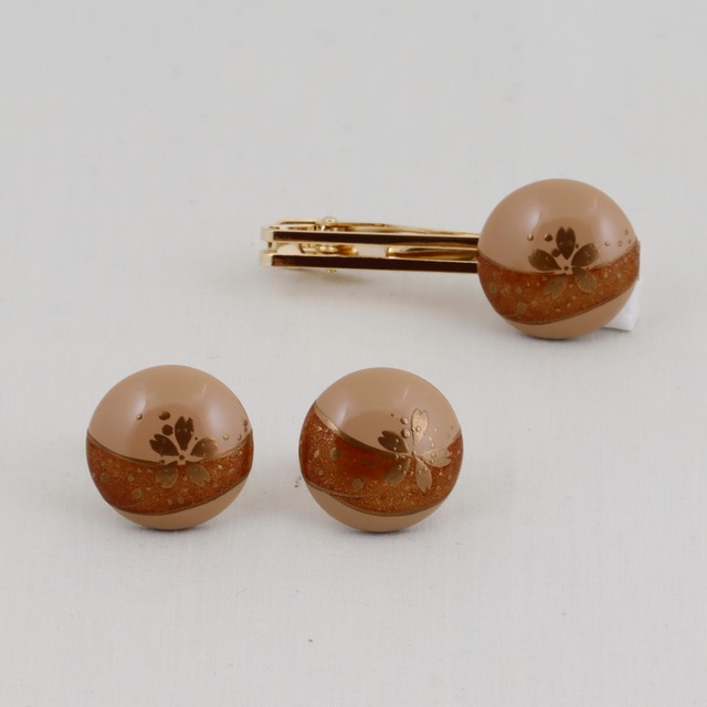 29 輪島塗　カウスセット／白塗／桜蒔絵