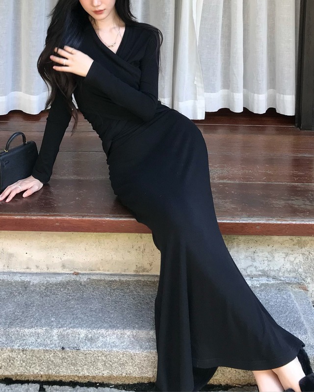 Vネックドレープロングニットワンピース　A25175