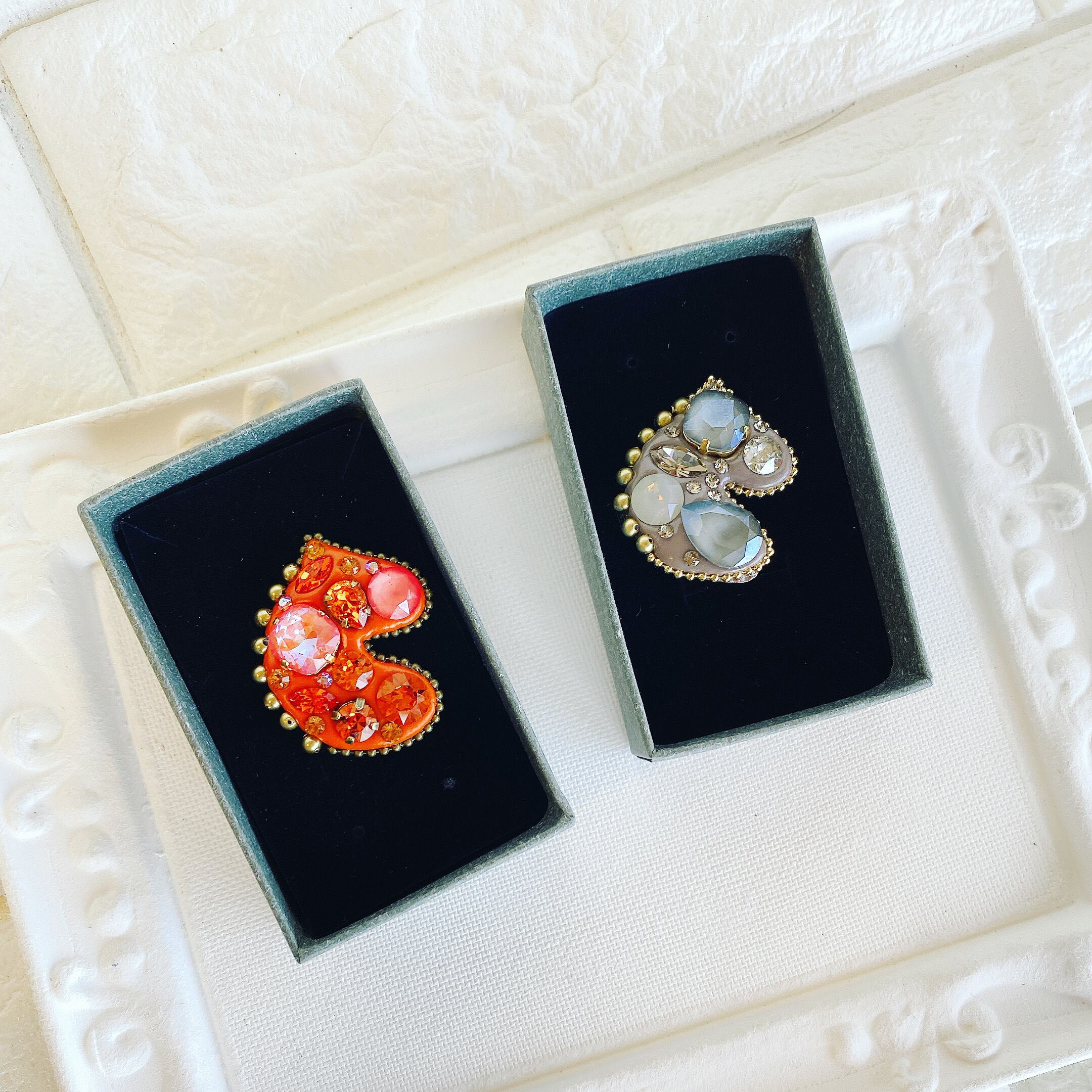 ドレッサージュホースブローチ Water flow