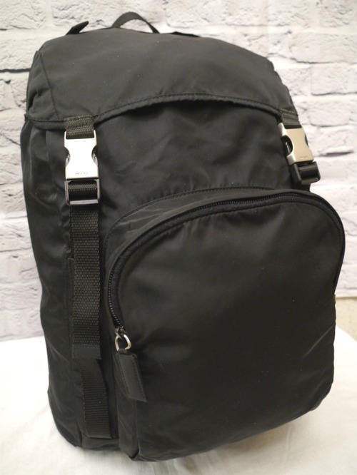 定番17万◆PRADA プラダ V135 ユニセックス 大容量 ナイロン リュック バックパック ロックサック 黒◆使い勝手の良さで大人気の定番モデル