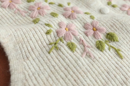 2色／フラワー刺繍ニット裾レースベスト ・12075