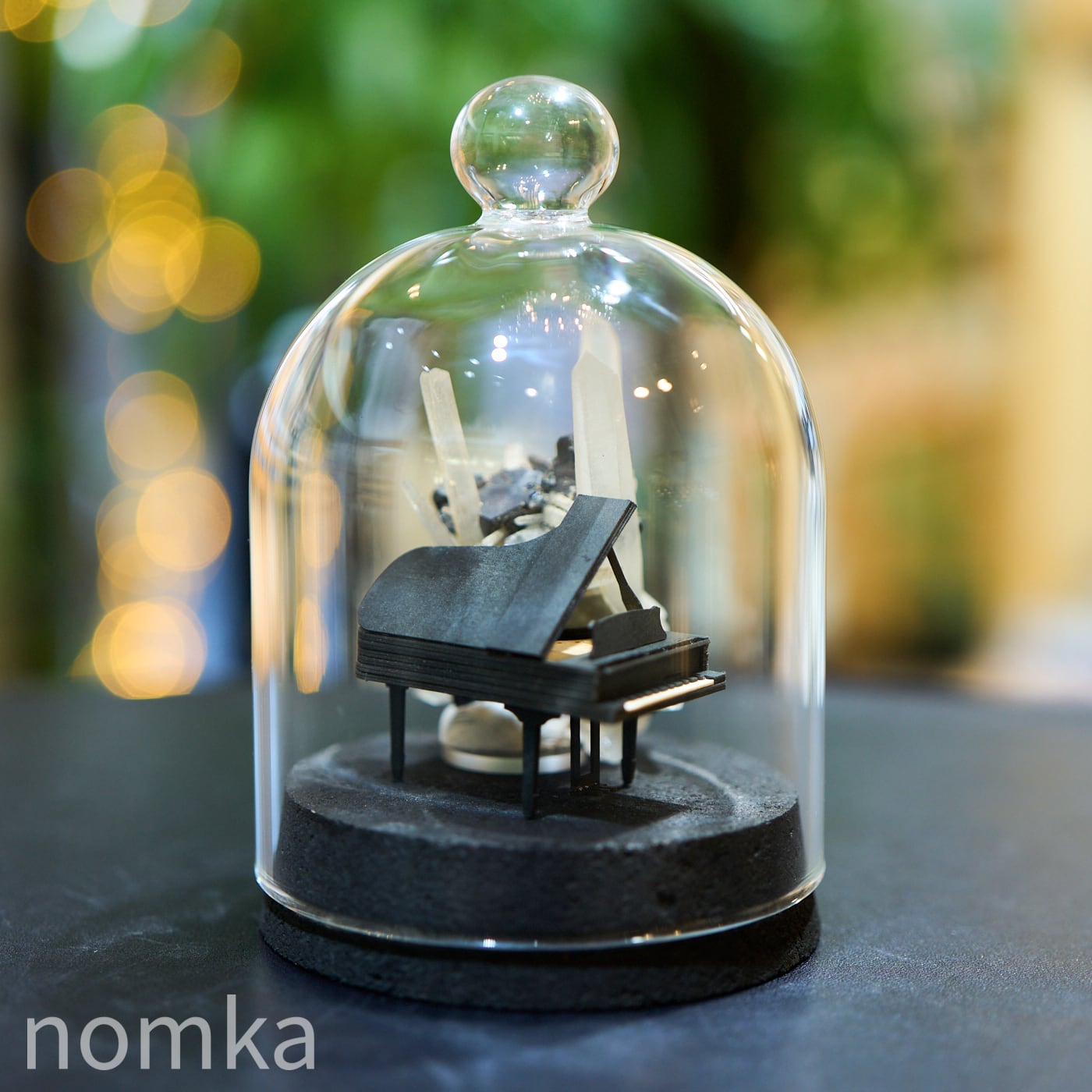 ガラスの中に閉じ込めた、静かな演奏会」ブルガリア産 水晶クラスター