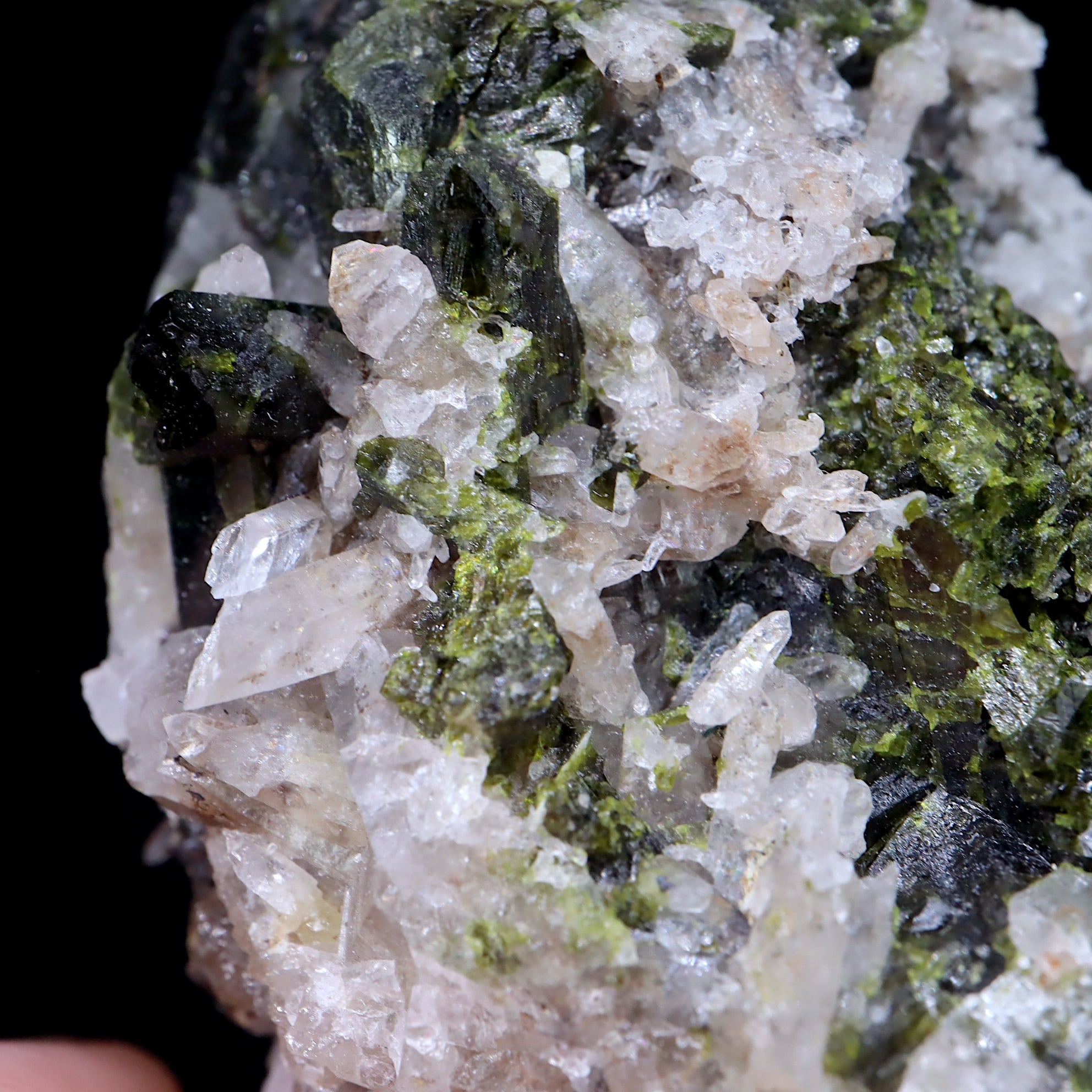 エピドート 緑簾石 クォーツ水晶 58.8g EPD064 原石 鉱物 天然石