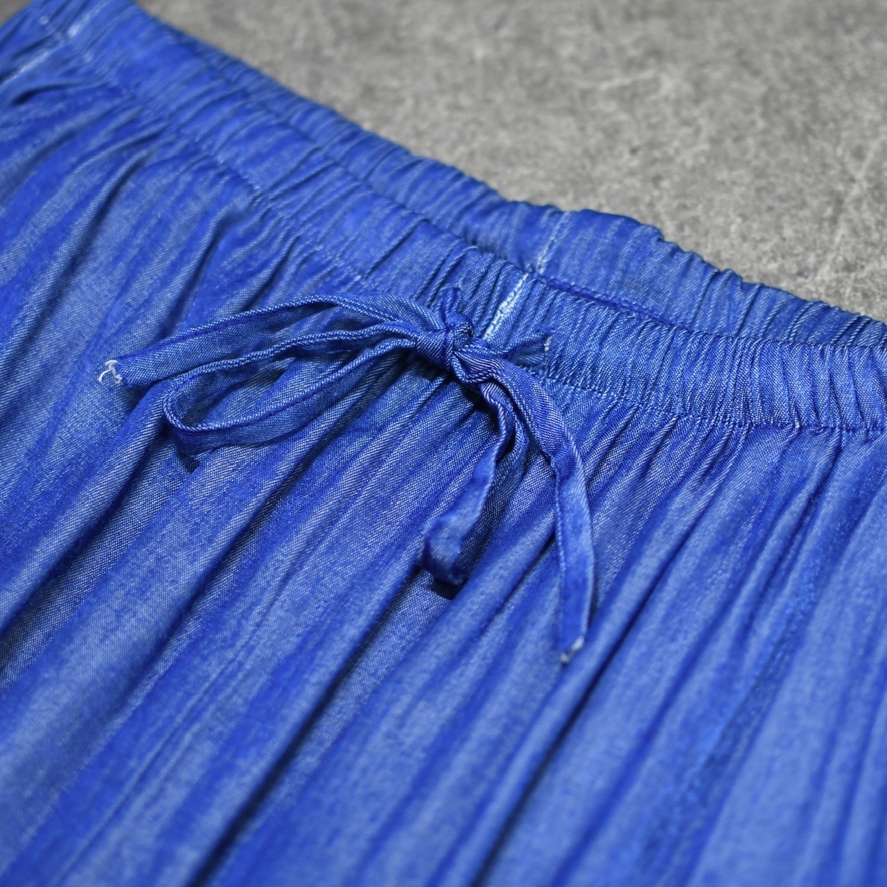 drape silhouette gloss wide cargo pants