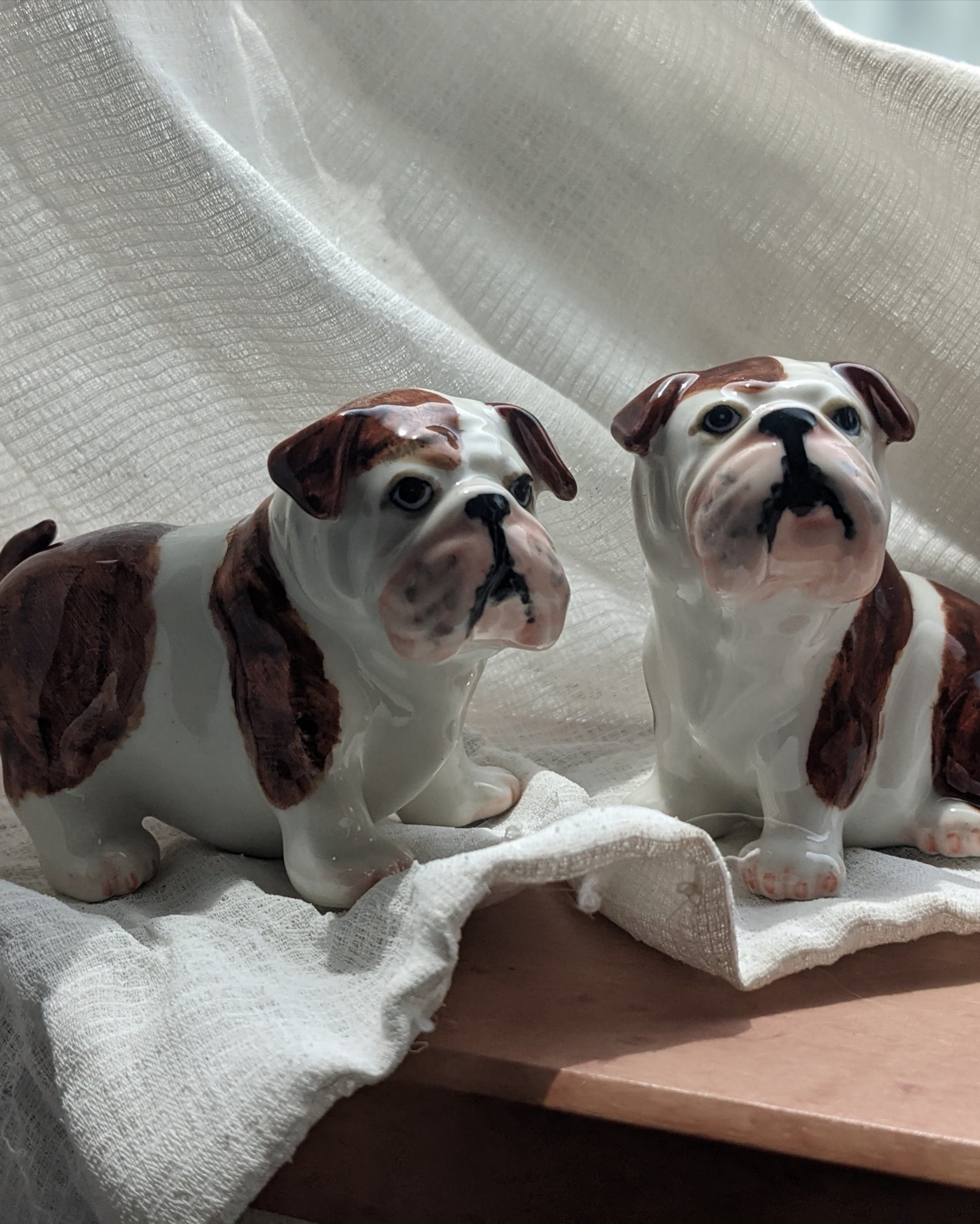 【ミニチュア陶器】 Bulldog~sitting~