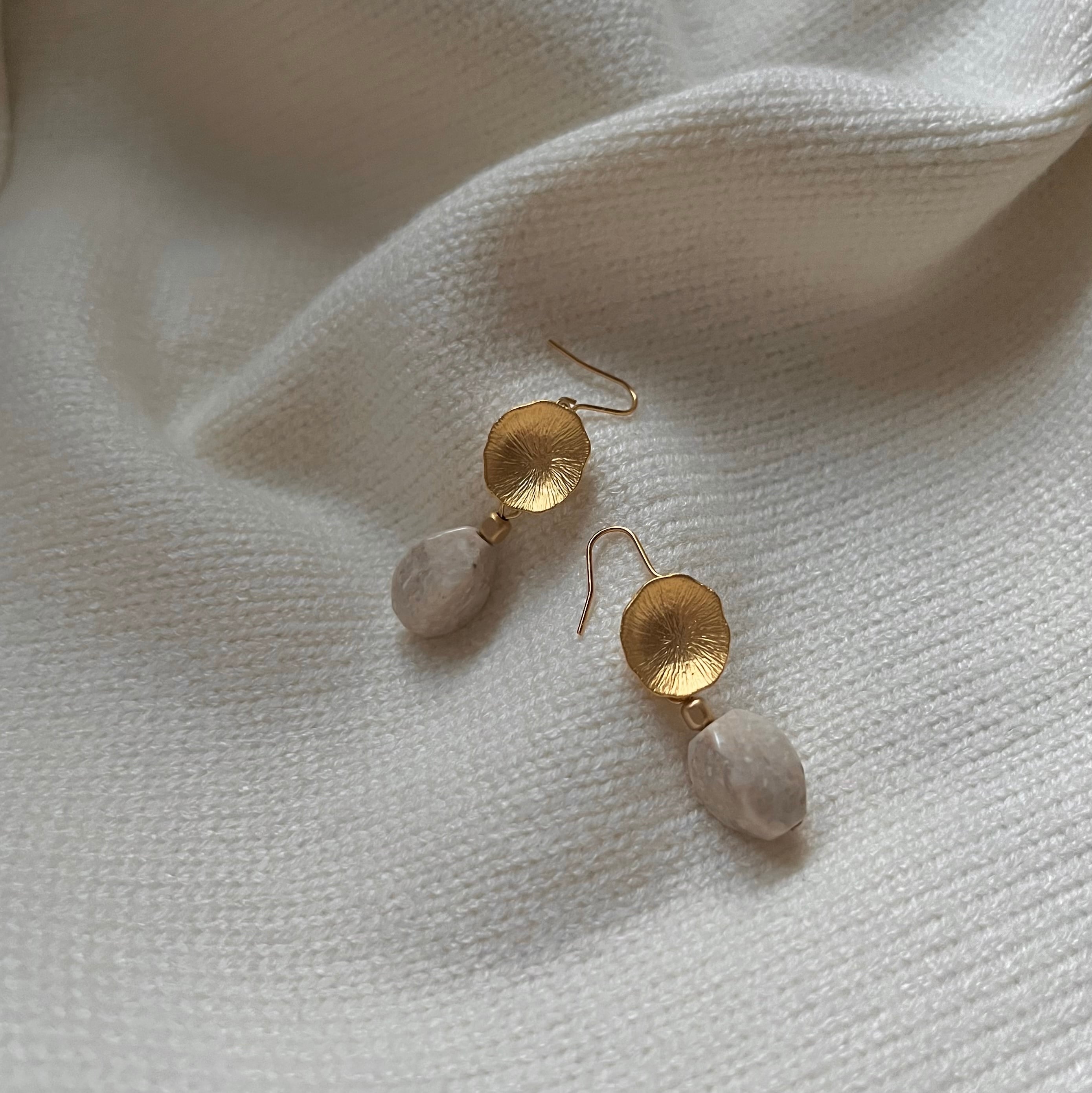 14kgfフローライトスピンドルカット・カラーオパールピアス/イヤリング 14kgfフローライトスピンドルカット・カラーオパールピアス/イヤリング