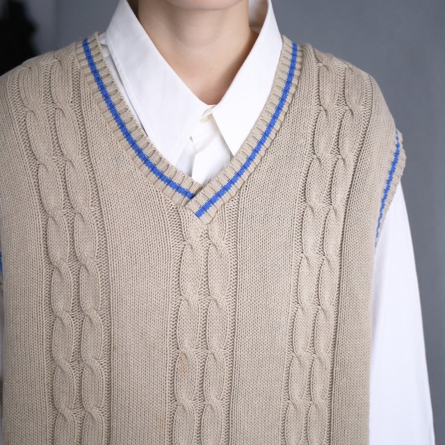 rib line design cable knit vest