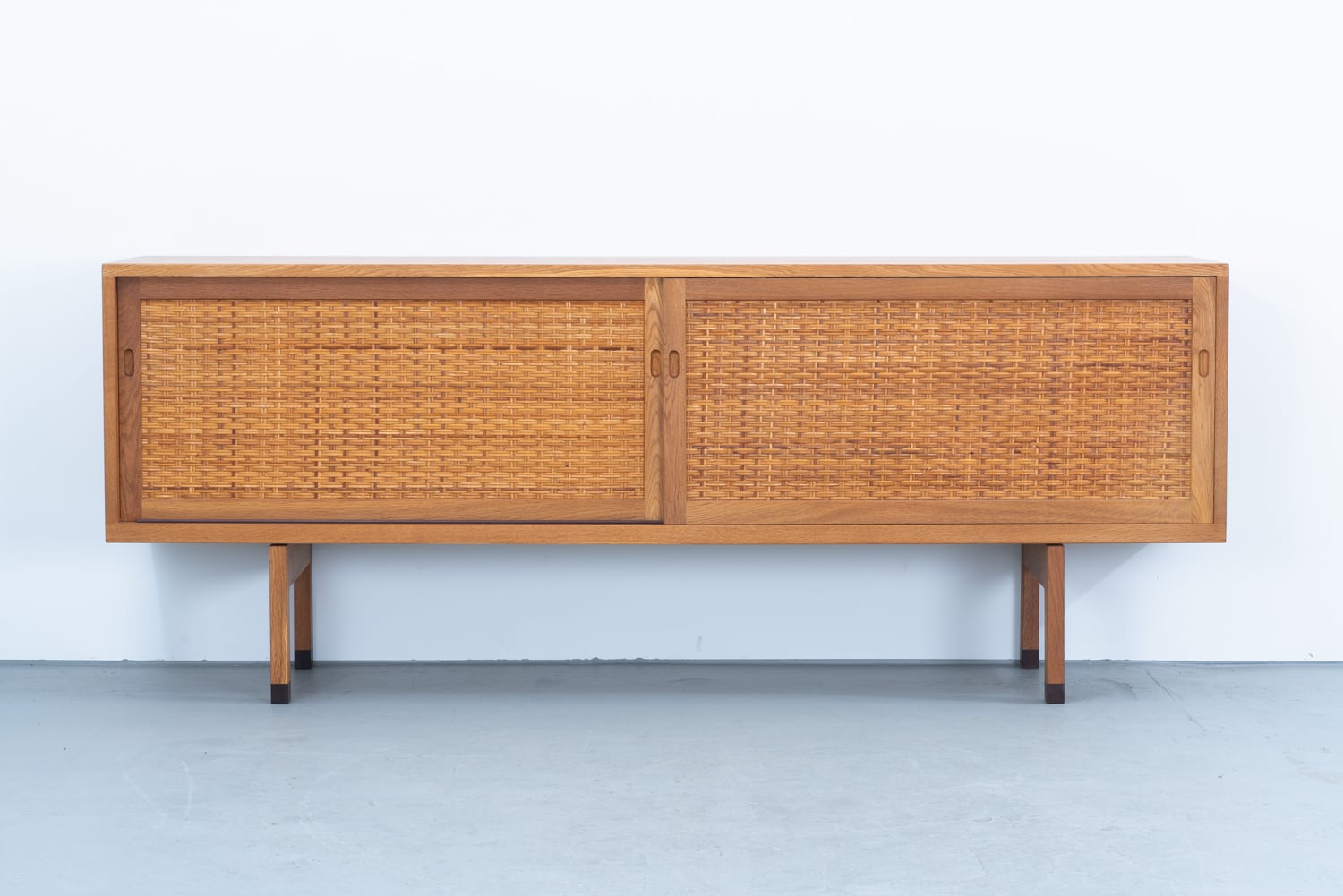 Hans J. Wegner | RY26 Sideboard | kaikki gallery | 北欧
