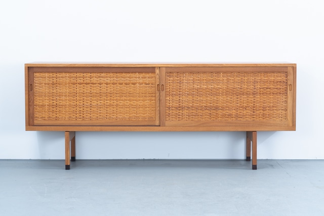 Hans J. Wegner | RY26 Sideboard