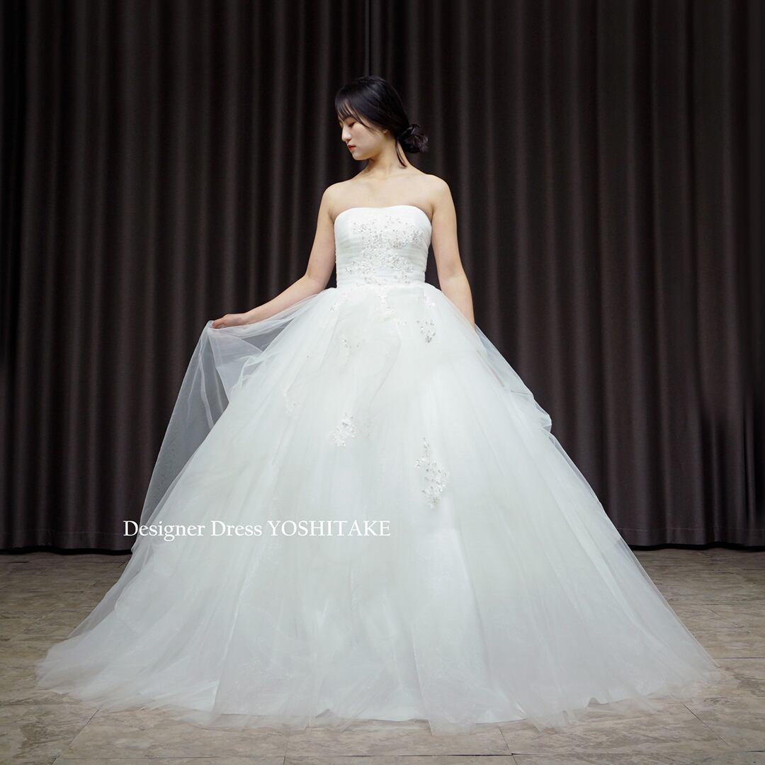胸元に煌めくビジューがキラキラと輝くウエディングドレス パニエ付 挙式 フォト婚 在庫店舗 浜松店 ウエディングドレス アールデコ R Deco
