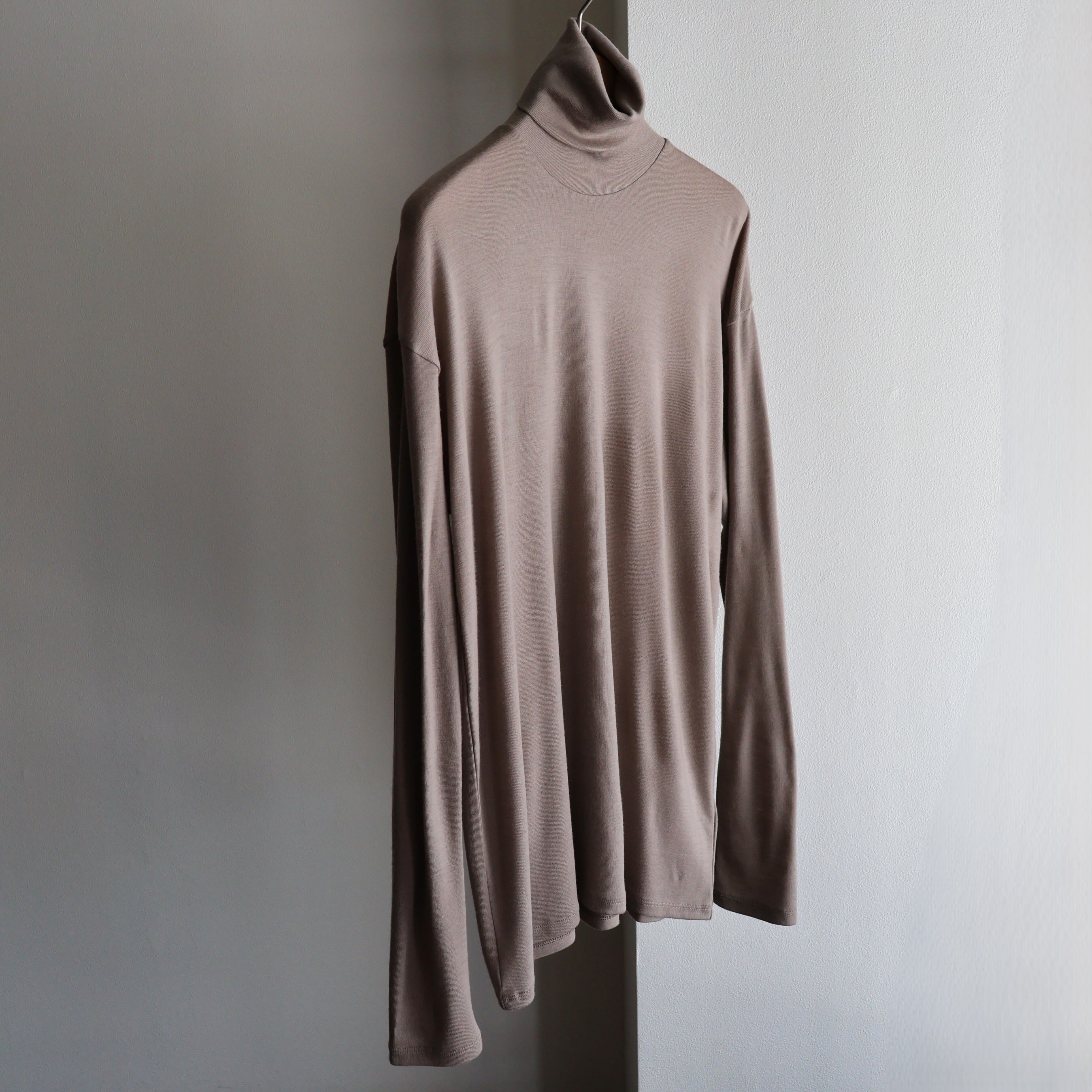 POSTELEGANT “ Fine Wool Circular Rib High Neck ( Light Taupe )”