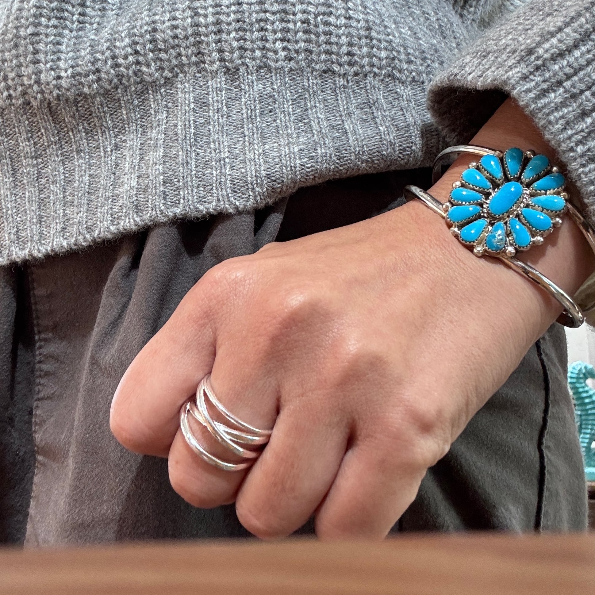 Indian Jewelry 》 【一点物再入荷】ターコイズ フラワー バングル
