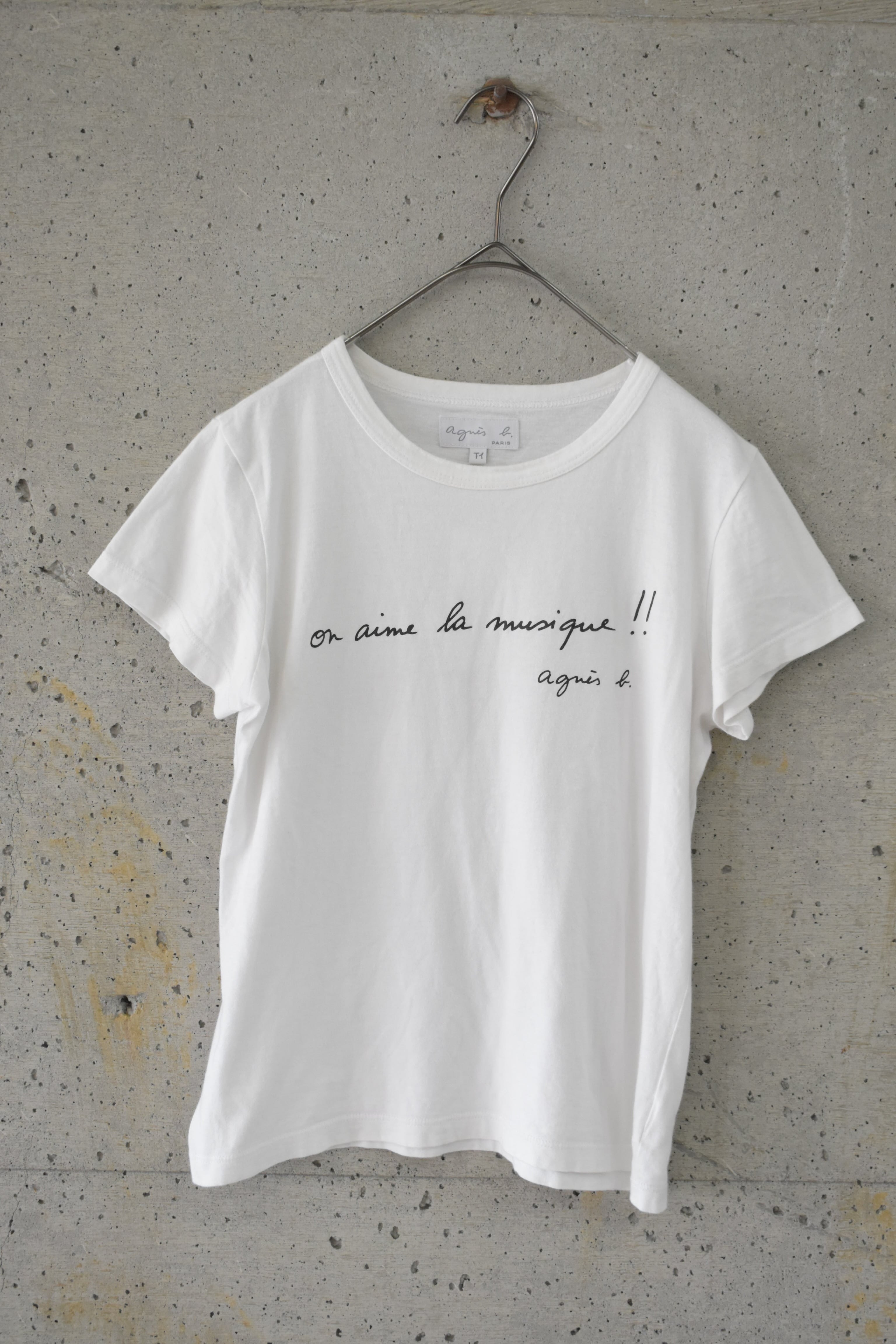 Compact English letter print T-shirt