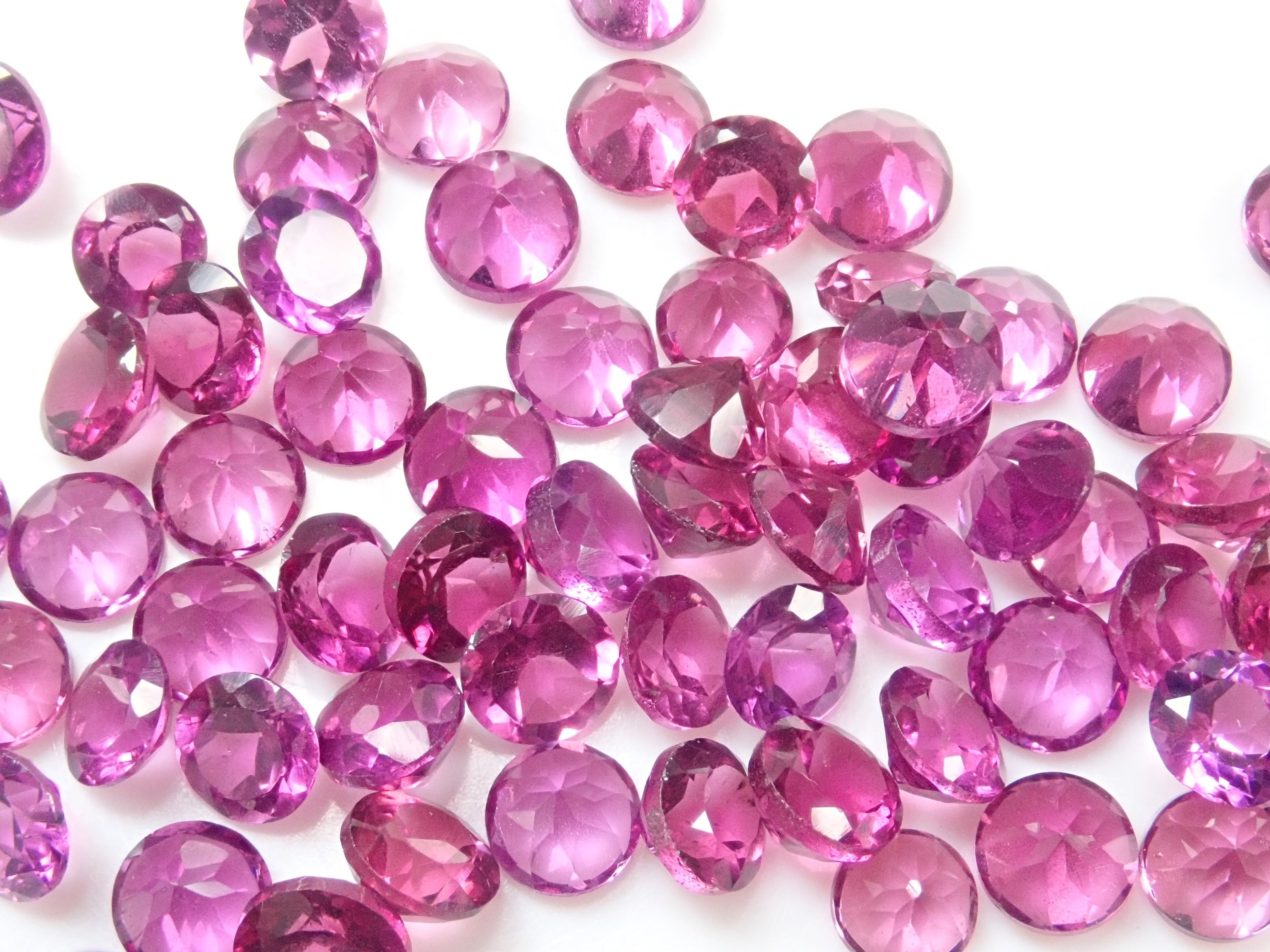 宝石ガチャンポ！！】グレープガーネット ～赤ぶどうを彷彿とさせる