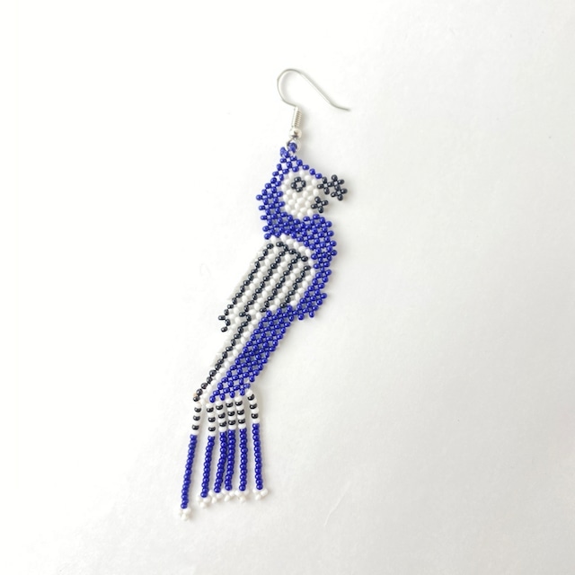 ブラジル先住民族 　インコ　ビーズ ピアス　片耳のみ　ネイビー