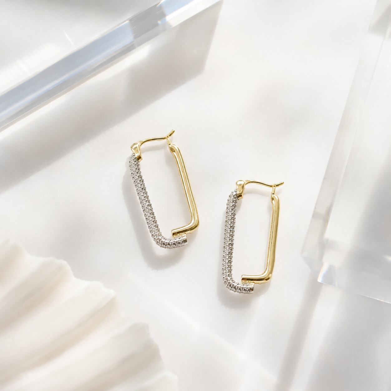 【送料無料】金属アレルギー対応/wo Tone Zirconia Line Hoop Pierce