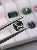 非加熱グラデーションカラーサファイア 5.5x5.4mm, 1.04ct, マダガスカル産