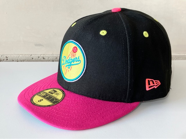 NEW ERA LOS ANGELES DODGERS 59FIFTY CAP (BLACK/PINK)