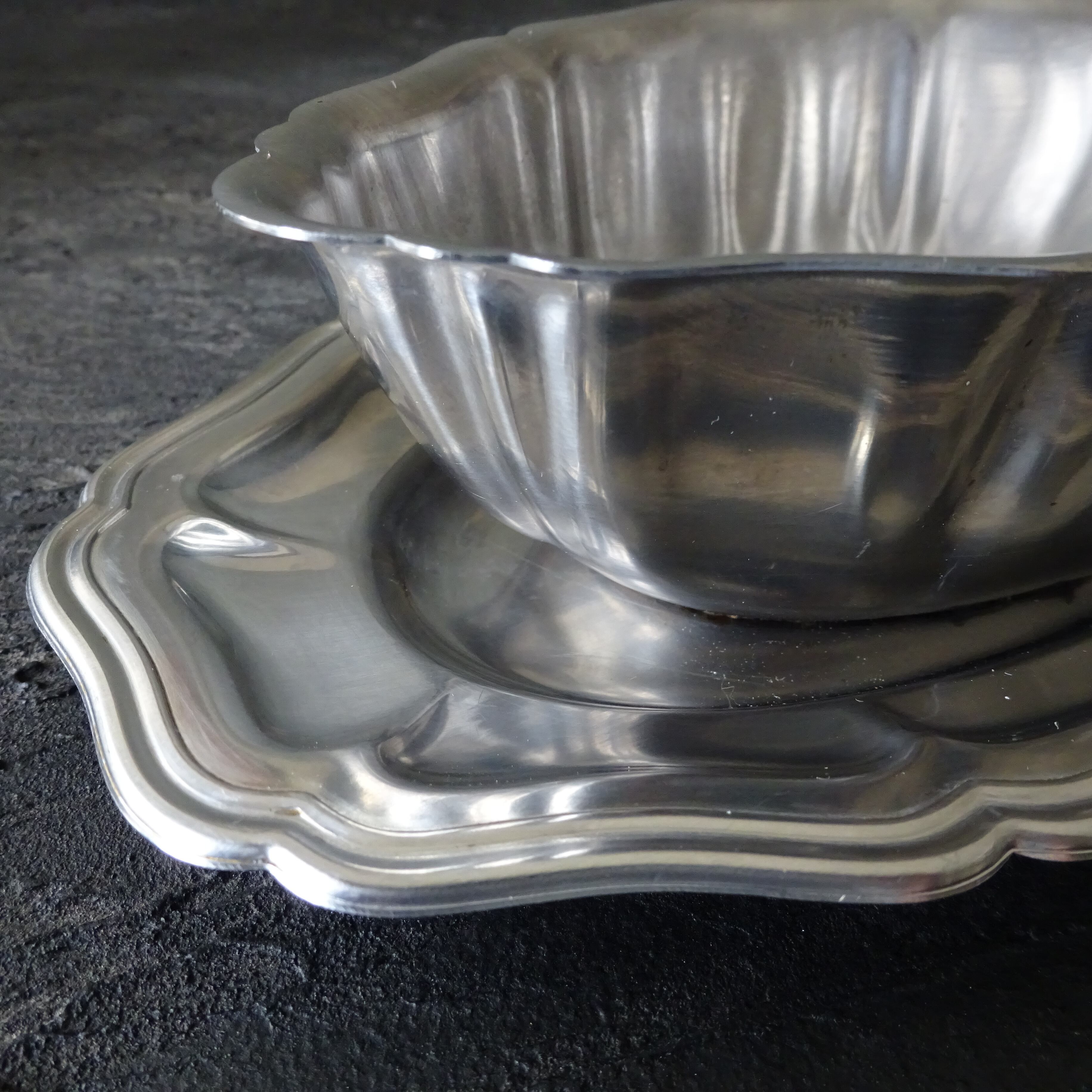 Ancienne Saucière et sa cuillère à sauce gras maigre en inox