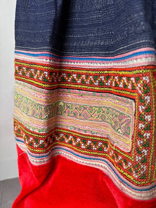 モン族スカート 048 ロング 花モン族刺繍 裾ボリューム 贅沢に巻きスカート1枚使用 bamiオリジナルパターン