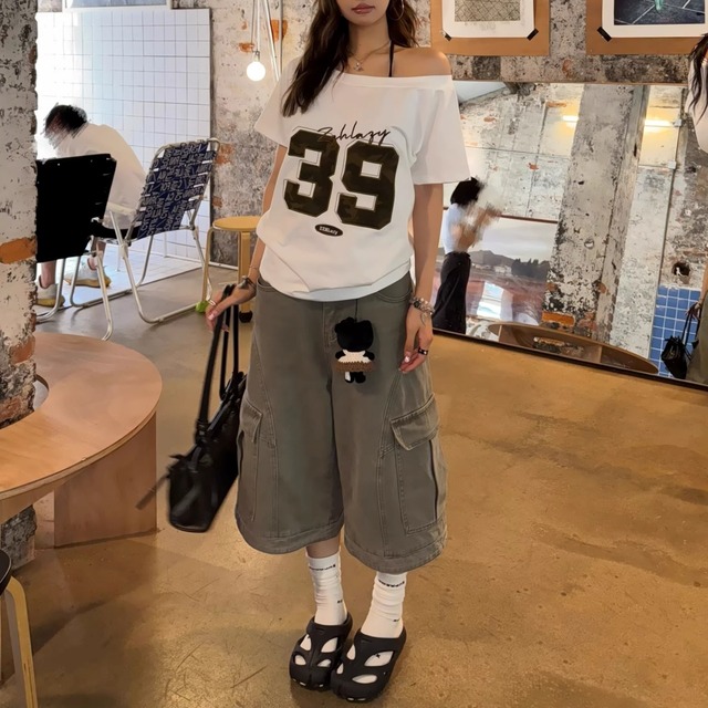 カモフラナンバリンググラフィックルーズTシャツ 1col   R01945