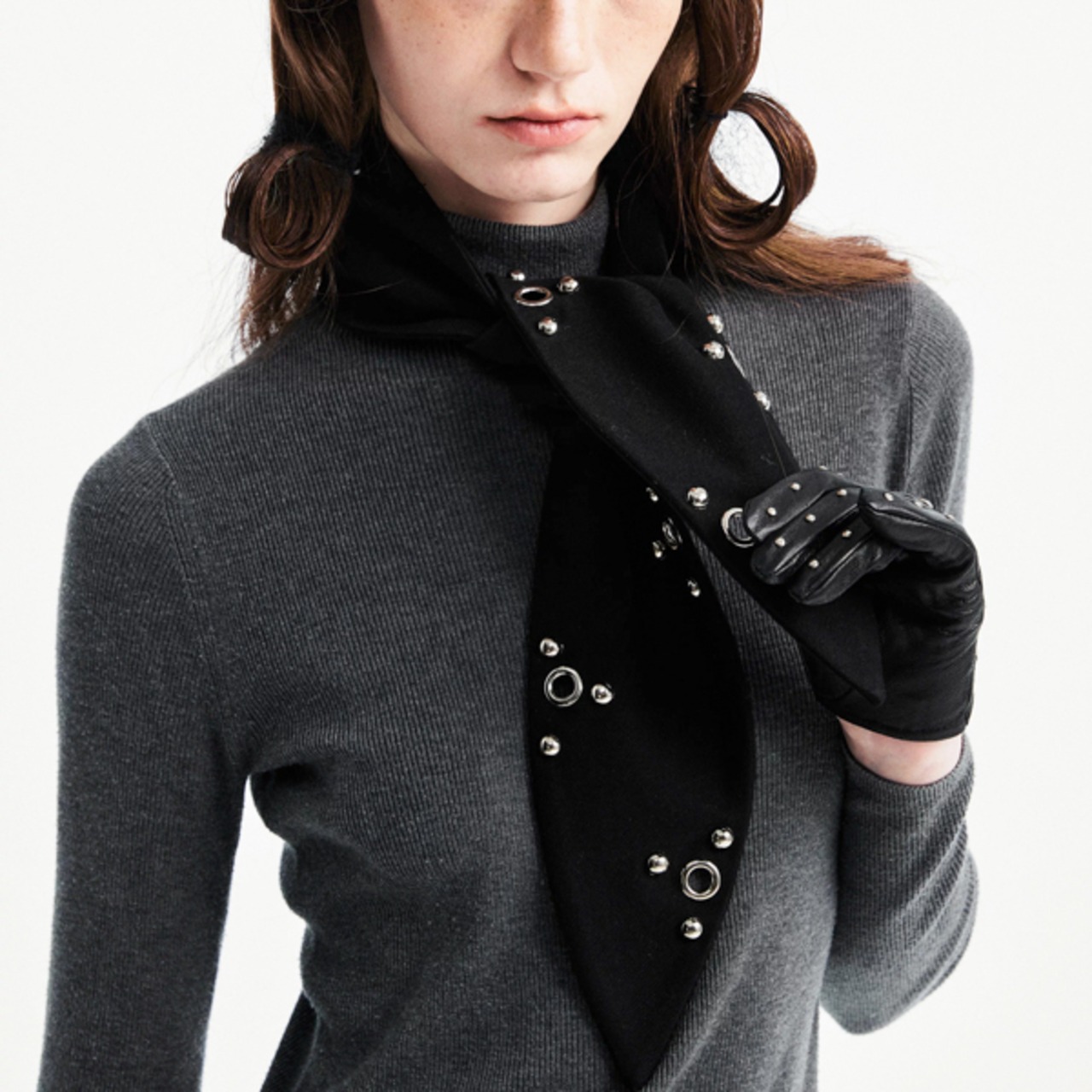 双耳の影を結ぶブラックスカーフの記譜 《B0058》