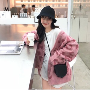 カーディガン ニット レディース トップス ワンカラー 前開き ヒョウ柄 レオパード あったか シンプル かわいい 大人可愛い きれいめ 大人 上品 おしゃれ お洒落 大人女子 ラブリー キュート ガーリー セクシー エレガント モダン 主役級 存在感 ピンク ブラック カーキ 春 秋 冬 10代 20代 30代 40代 お出かけ 女子会 休日 パーティー イベント リゾート 旅行 韓国 韓国系 オルチャン ファッション 定番 プチプラ あったかい ブラック ピンク カーキ ナチュラル系
