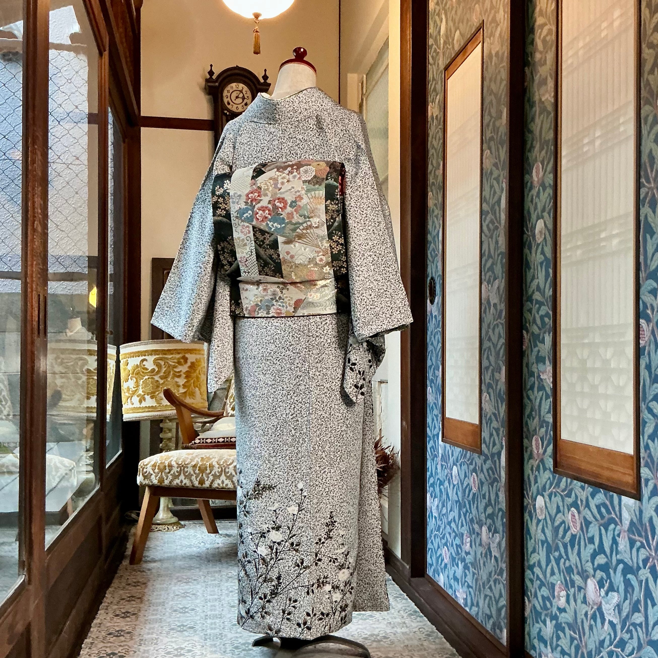 モノクロの秋草＊たたき染め 菊 桔梗 萩 白 墨黒 グレー ブラック 訪問