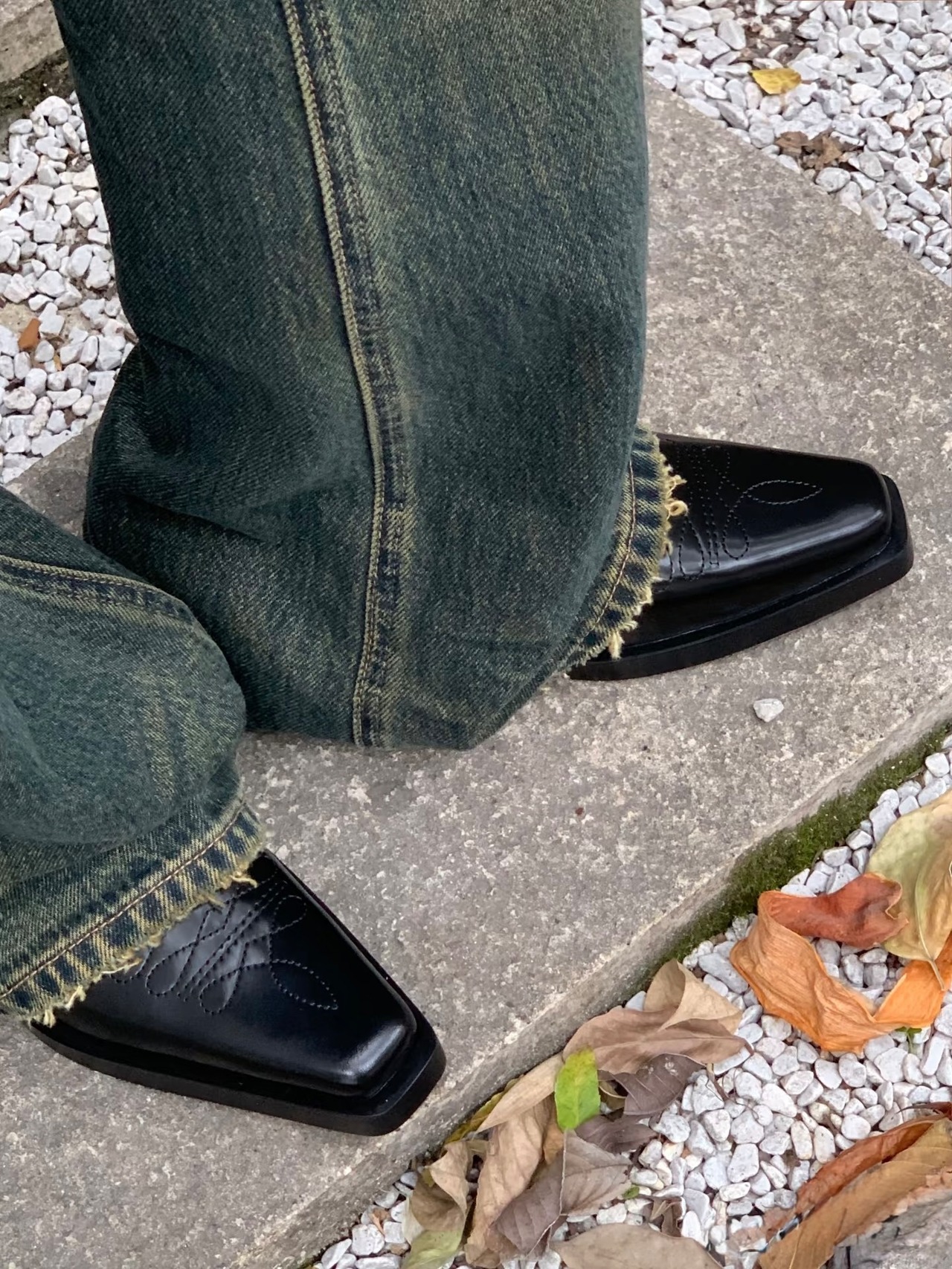 CONP & ok center El Paso Floral Embroidered Loafers