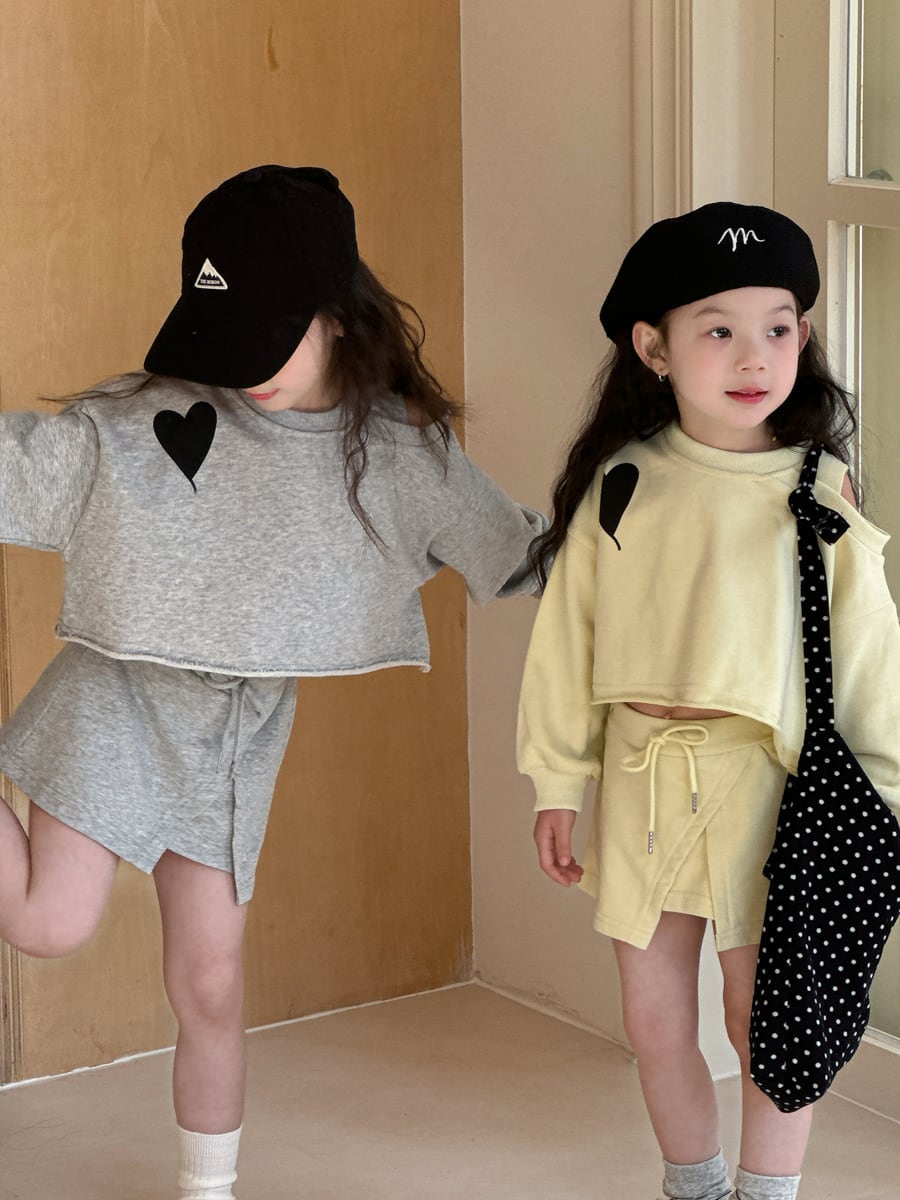 ショート丈ハートトレーナー×インパン付きミニスカート　セットアップ