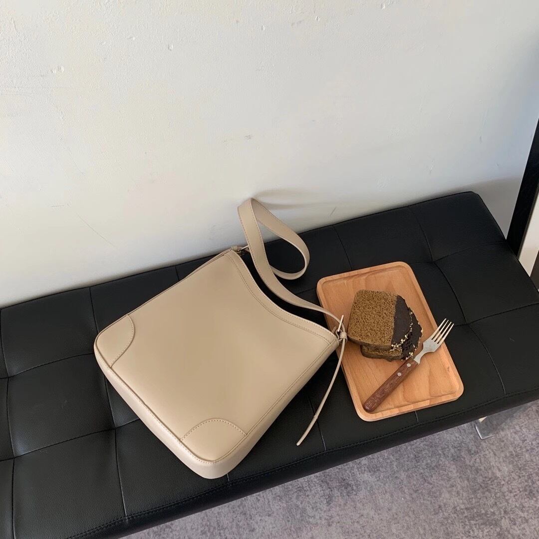 シンプルトートバッグ