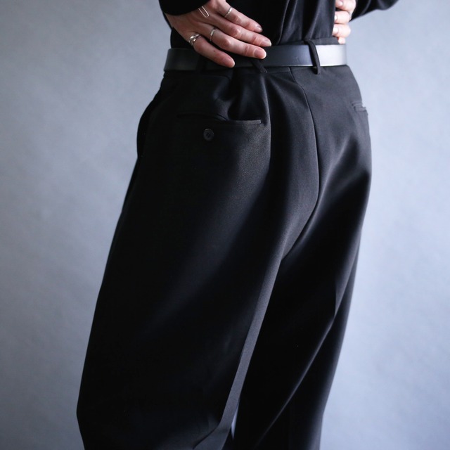 2-tuck tapered silhouette black wide slacks