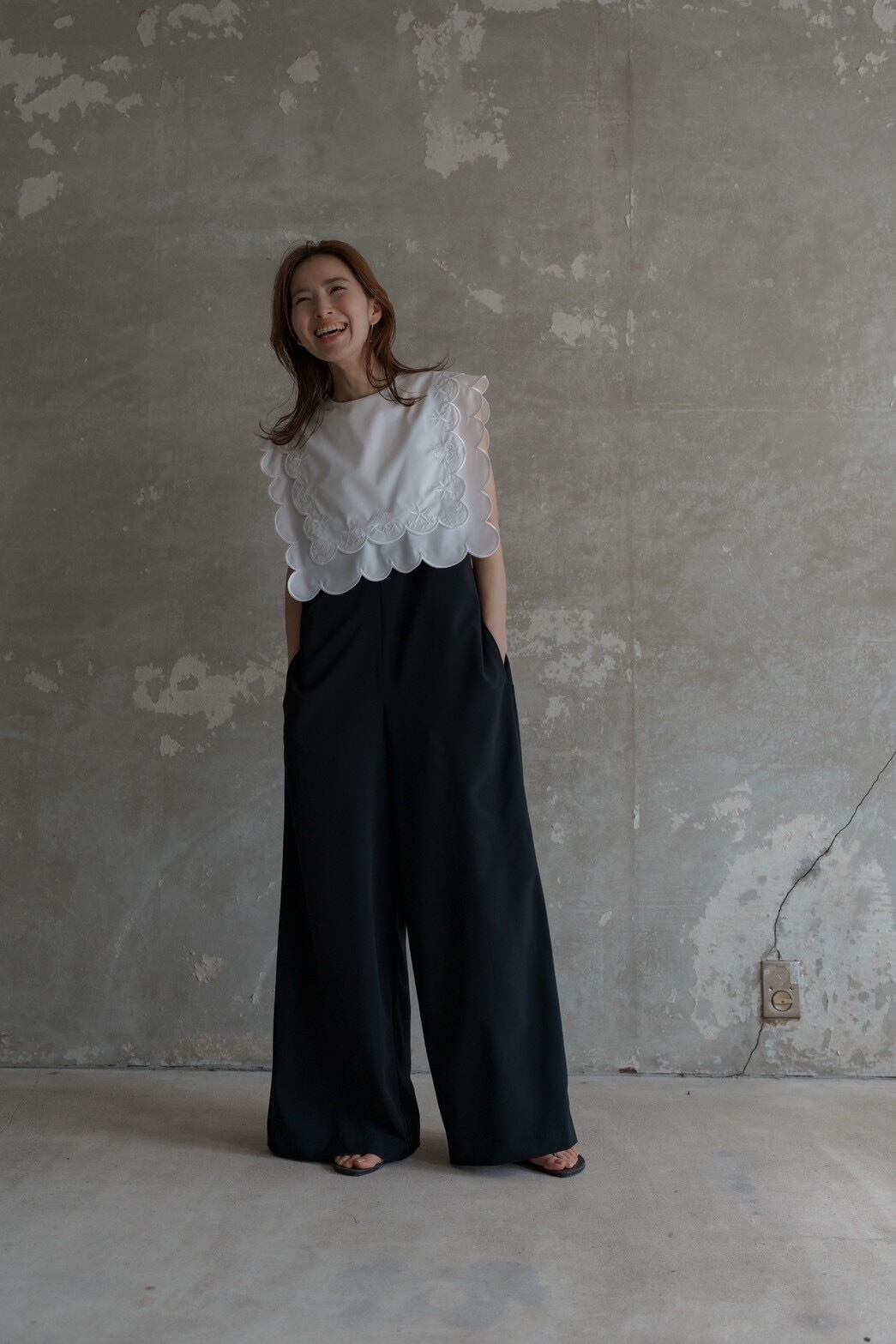 embroidery scallop blouse(white)ご注文から1週間前後で発送 | roughlow