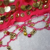 ベリーダンス 衣装 上下セット ピンク系 トップス スカート ヒップスカーフ 金 コイン 練習 レッスン 鮮やか キラキラ ダンス衣装 イベント ステージ 華やか かわいい おしゃれ ゴールド系