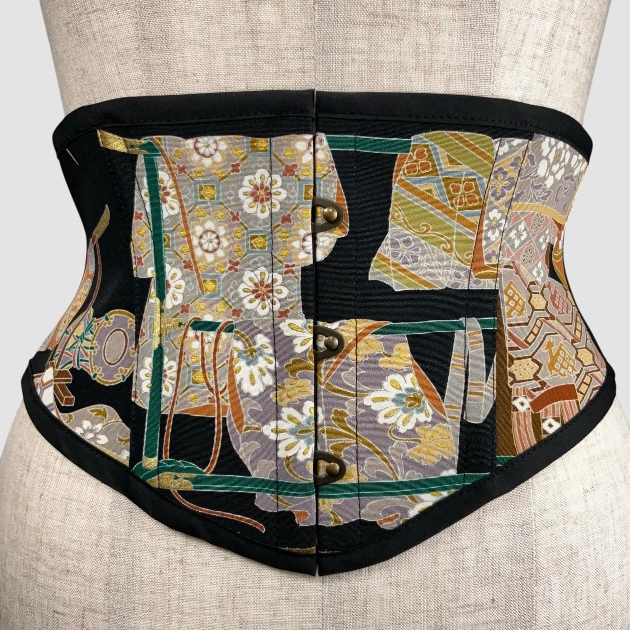 着物コルセット(黒留袖より制作)Kimono Corset (Made of Kurotomesode-Kimono)