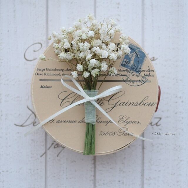 ラスティックブートニア かすみ草 マーメイドローズ 一目惚れするブーケ 花冠のお店mermaidrose