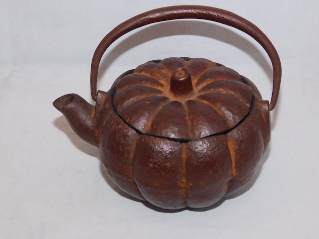 鉄瓶(こげ茶、貝) iron kettle(brown color hail)(No24)