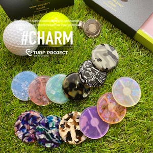 ＃CHARM / モデル名：ソラ（スカイブルー）/帽子と芝に映えるアセテートマーカー