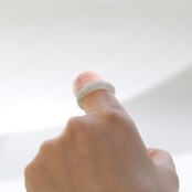 【13号】ホワイト～グリーン系 翡翠くり抜き甲丸リング jd_rg2151