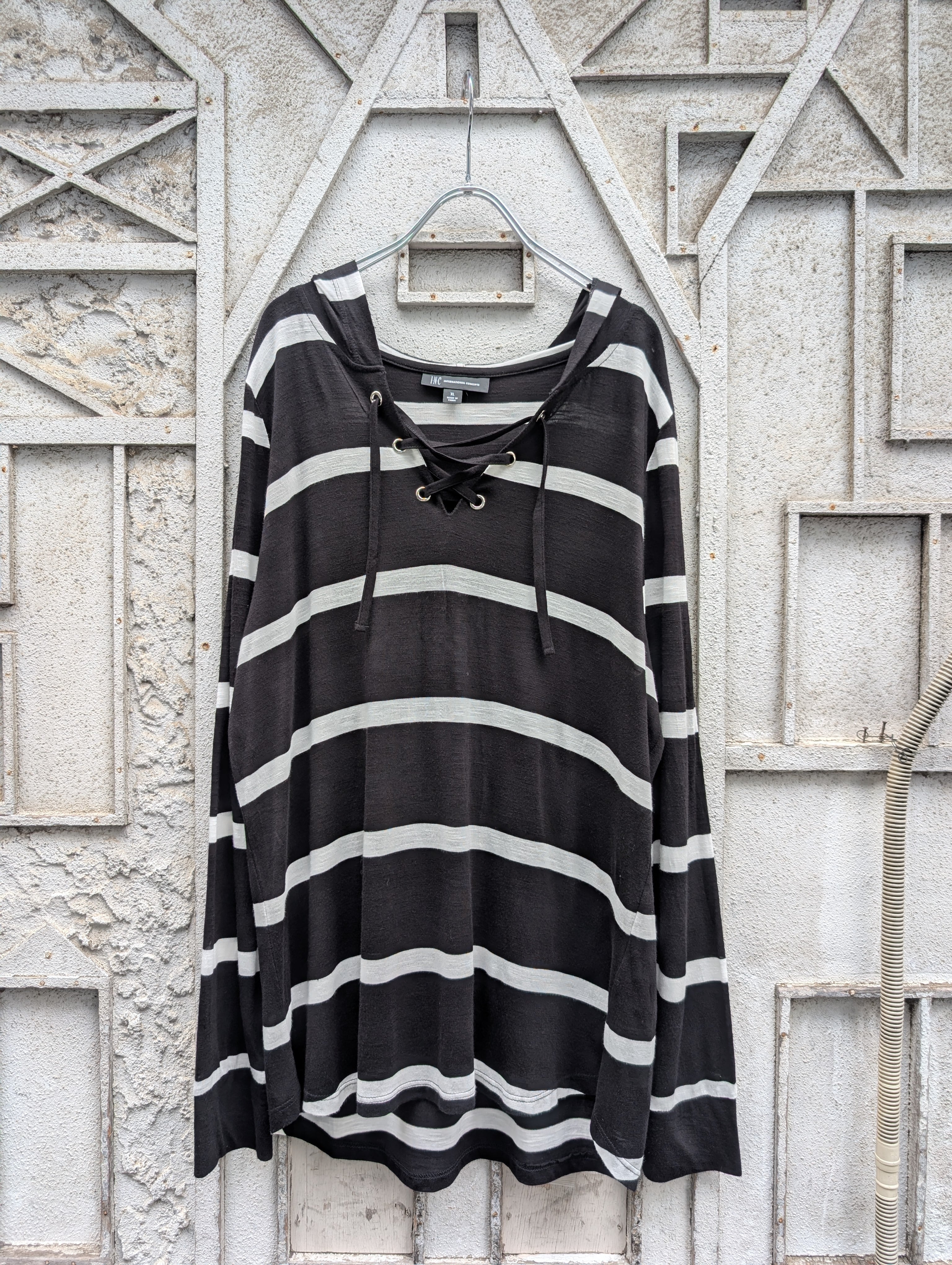 "LACE-UP" border hoodie
