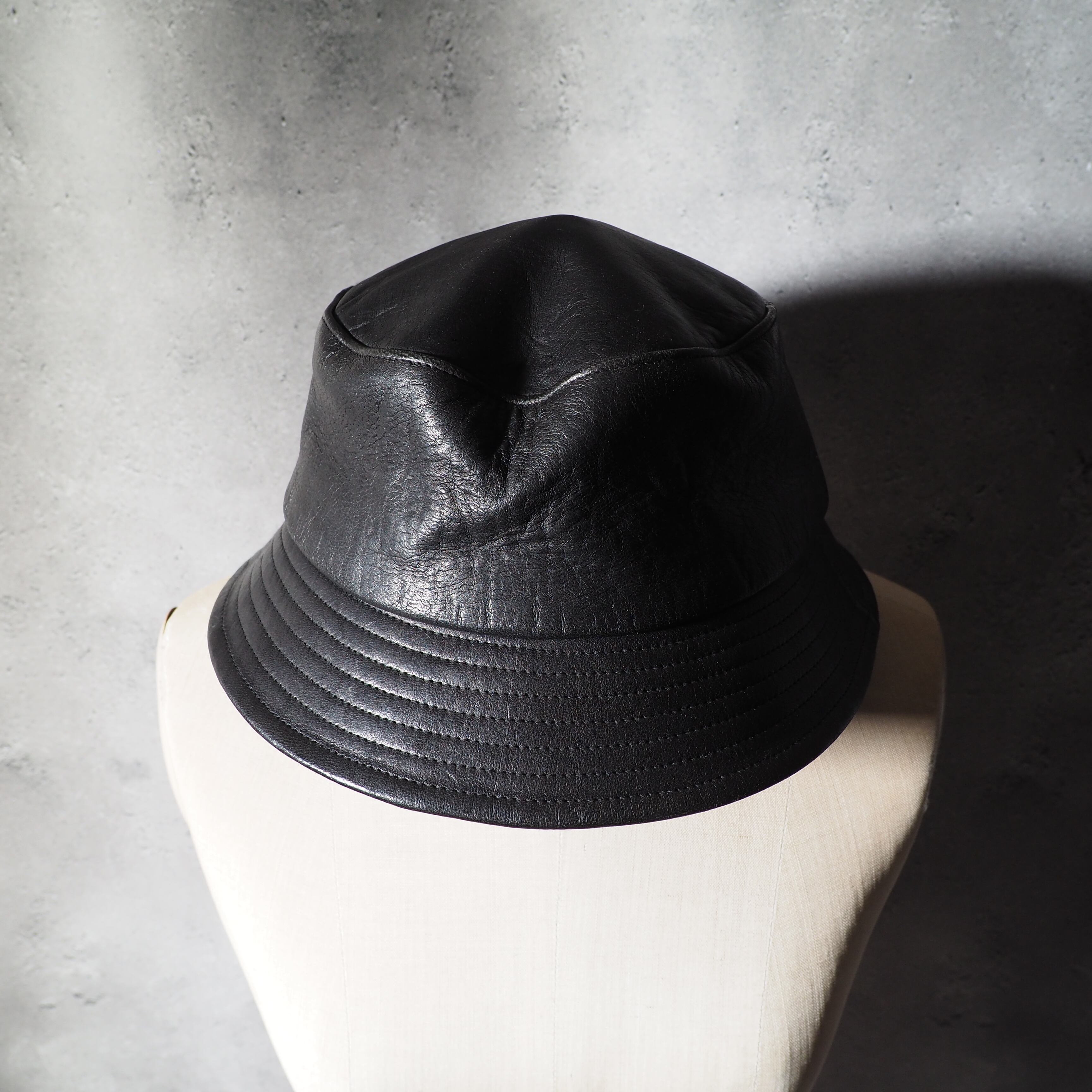 ” KIJIMA TAKAYUKI ” Black Beautiful silhouette Deer leather Bucket hat