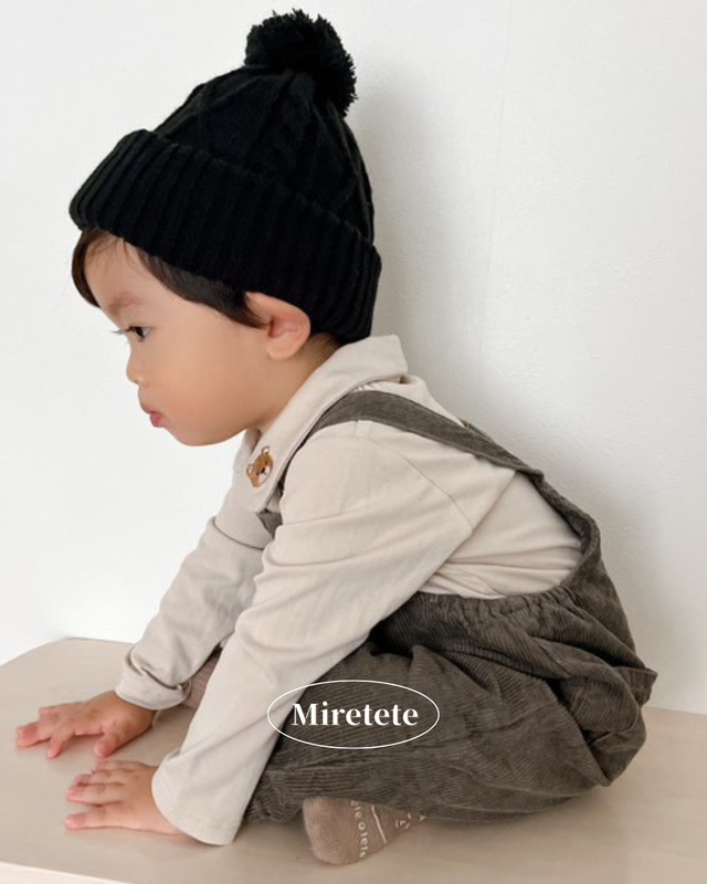 【取寄】ワンポイントくまさんがシンプル可愛いベア刺繍入り丸襟シャツ